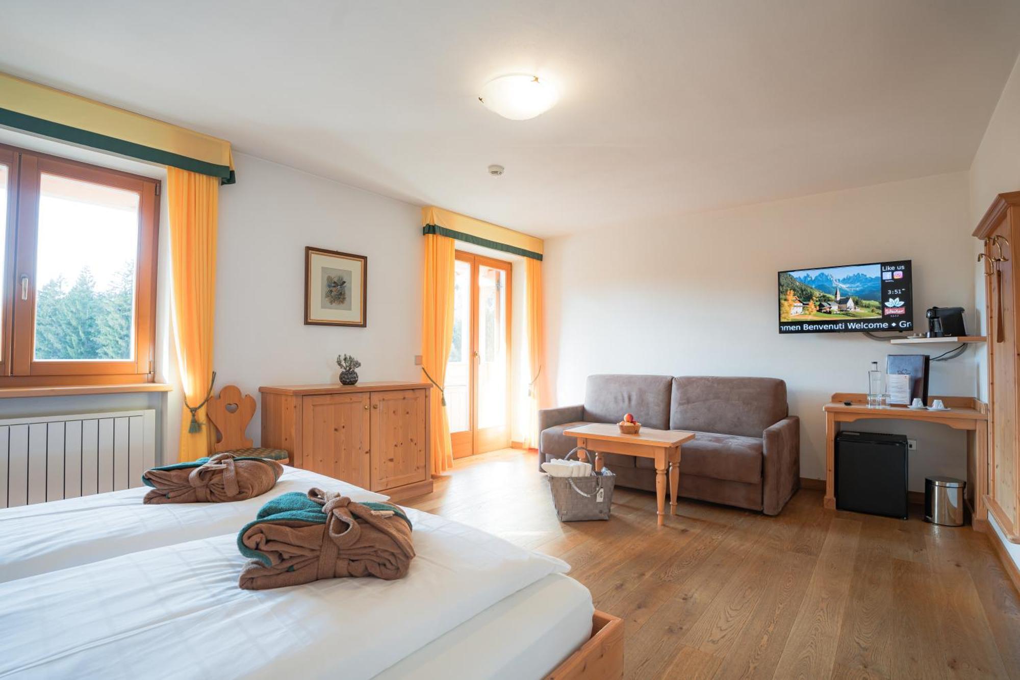 Hotel Weiher Green Lake Falzes Exterior photo