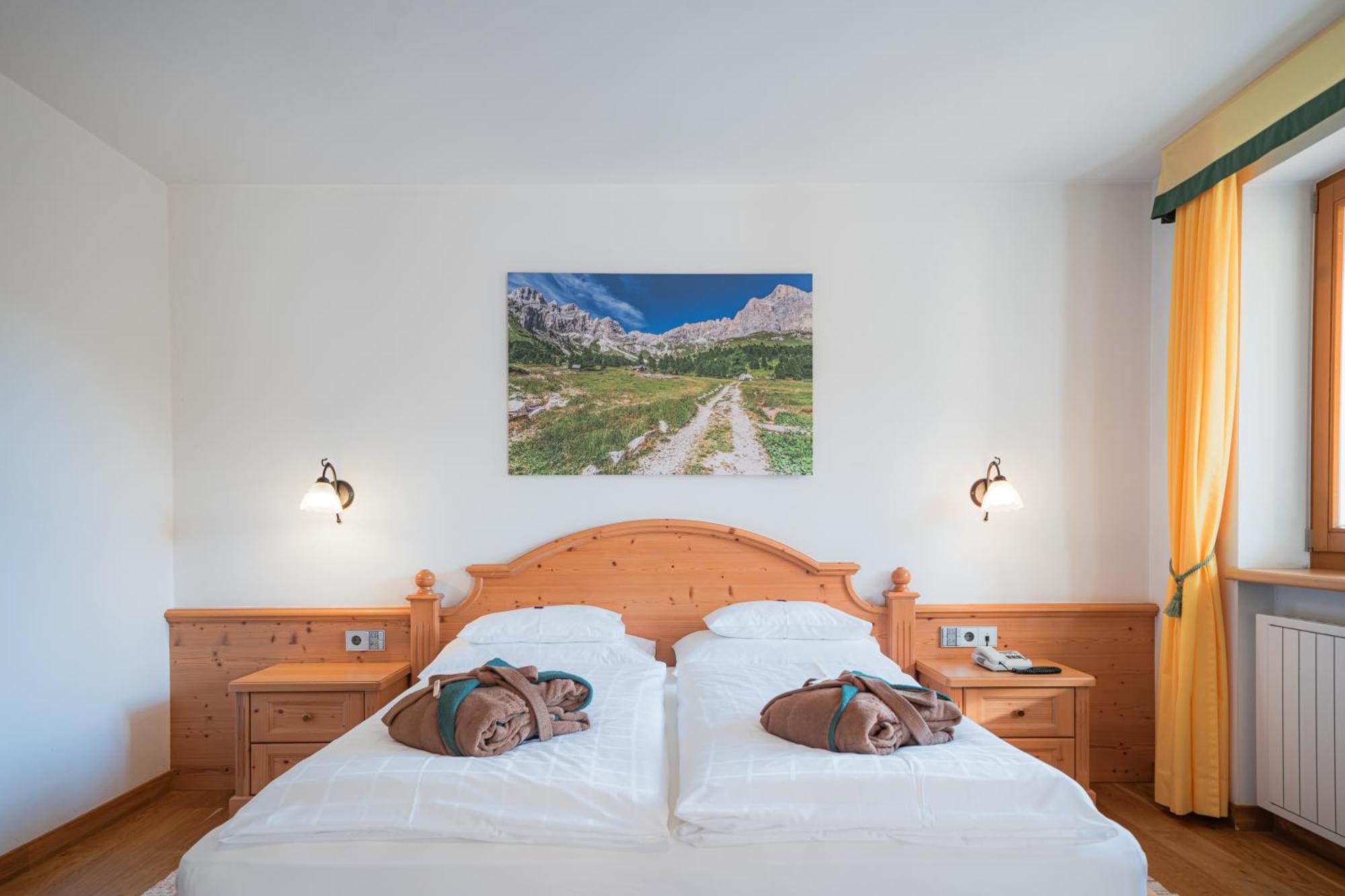 Hotel Weiher Green Lake Falzes Exterior photo